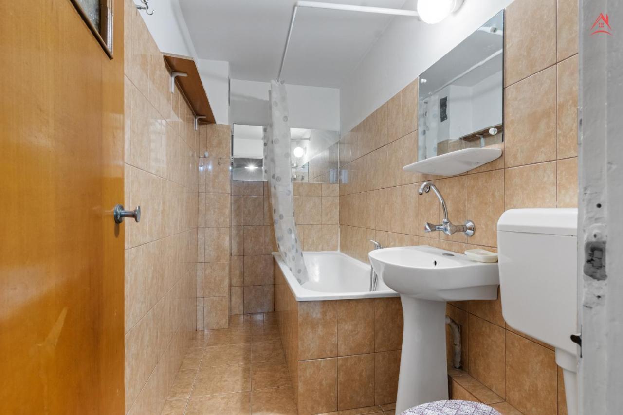 Dristor Large And Cozy Apartment Bukares Bagian luar foto