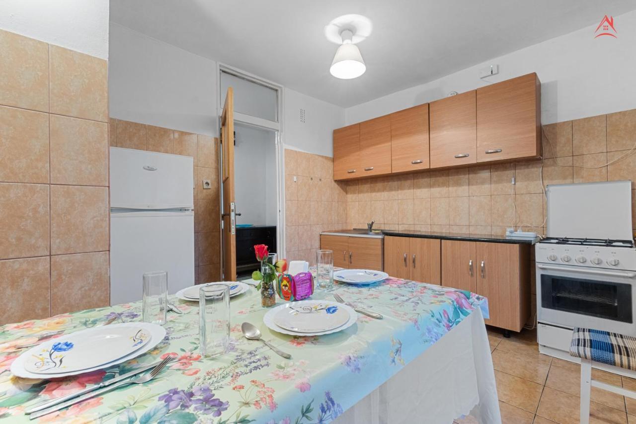 Dristor Large And Cozy Apartment Bukares Bagian luar foto